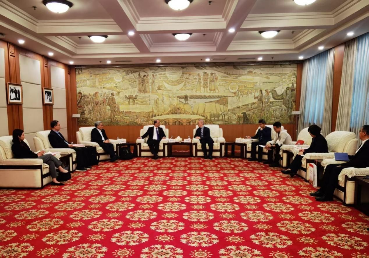 香港理工大学副校长黄永德一行来访