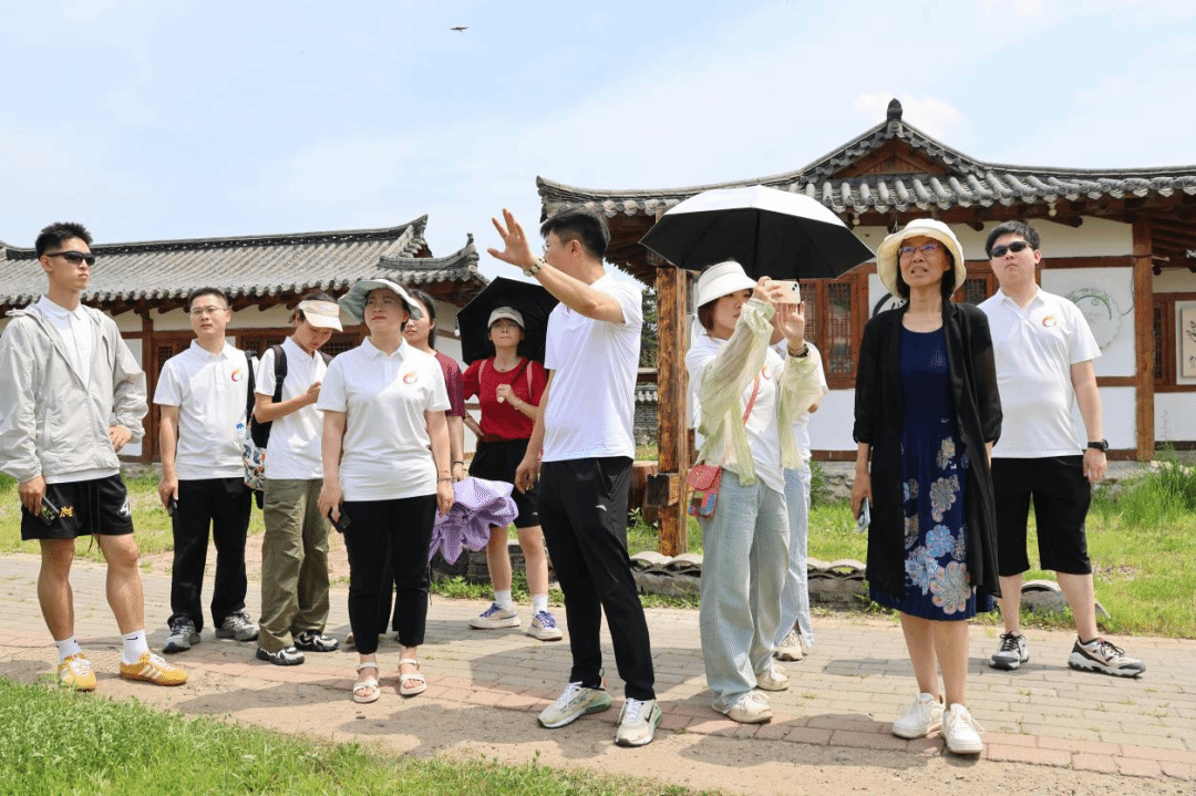 民族学与社会学学院民族学教师党支部：在知行的田野上