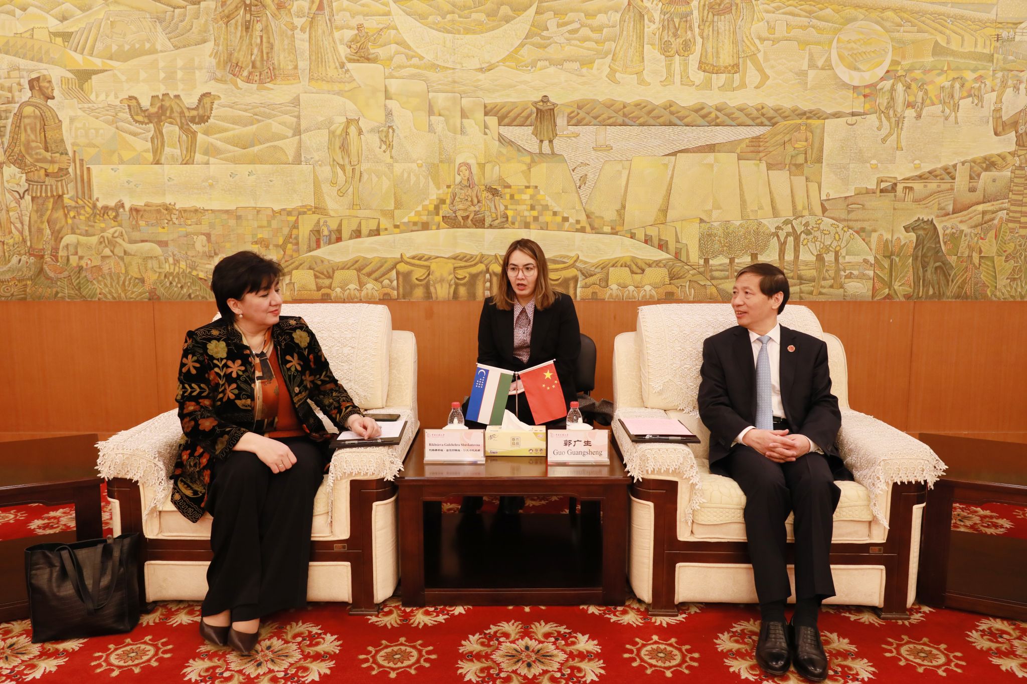 乌兹别克斯坦塔什干国立东方大学校长一行来校访问