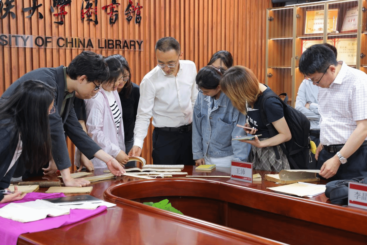 图书馆举办古籍保护课程进校园活动