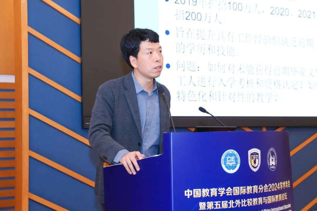 榜样 | 教育学院陈志伟：“要做学生成长路上的‘铺路石’”