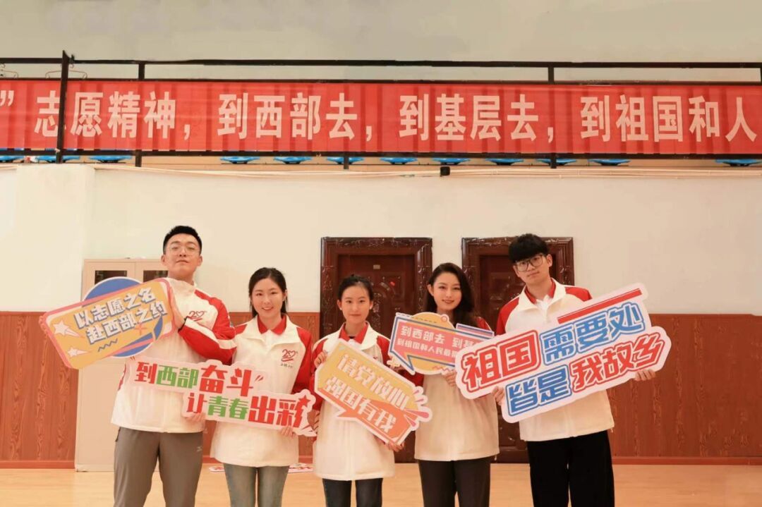 ag真人试玩研支团十年坚守雪域高原——用“青言青语”讲好中华民族共同体故事