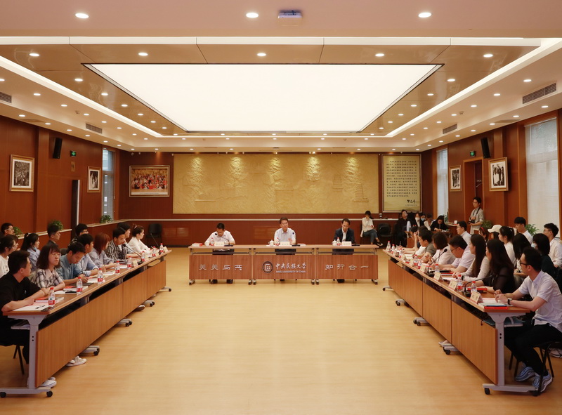 立大志明大德成大才担大任 在不懈奋斗中绽放绚丽之花 张京泽为学校青年学生讲思政课 同读《习近平与大学生朋友们》