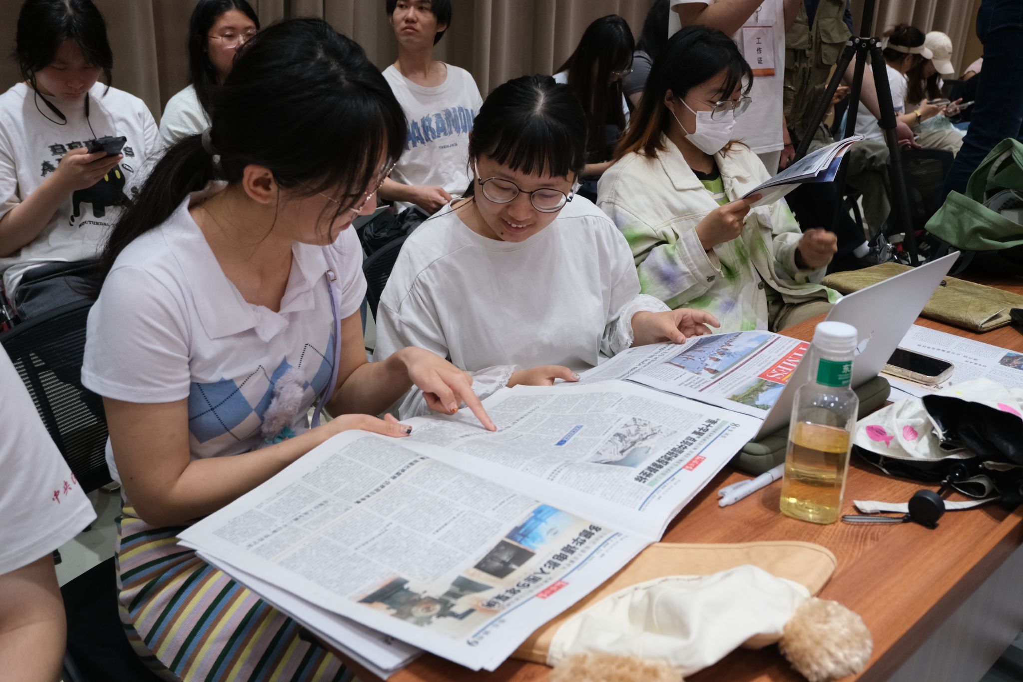 年轻的事业 青春的对话——人民日报青年编辑记者与ag真人试玩学生面对面