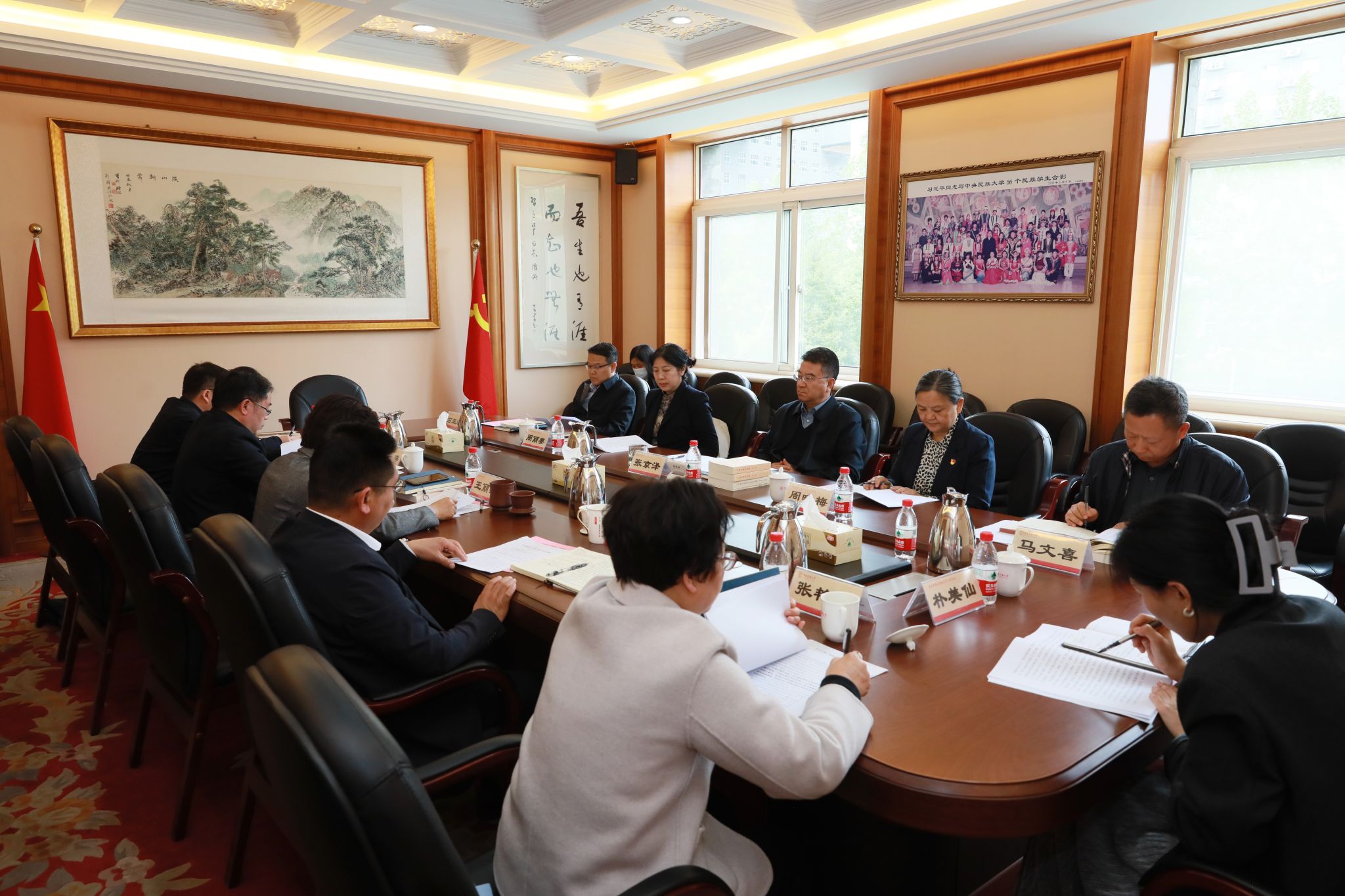 一次凝心铸魂的政治教育、理论熏陶、思想淬炼、精神洗礼 ag真人试玩举办领导班子学习贯彻习近平新时代中国特色社会主义思想主题教育读书班