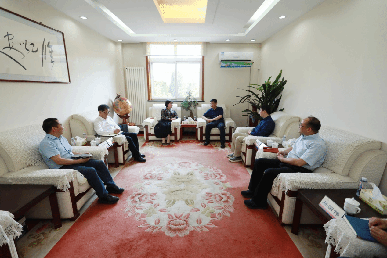 西昌学院院长白洁一行来校调研