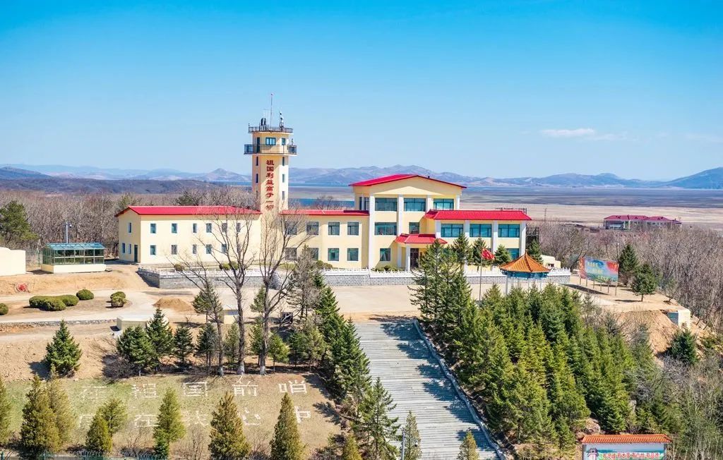 这个年轻人在边境村里干了件大事