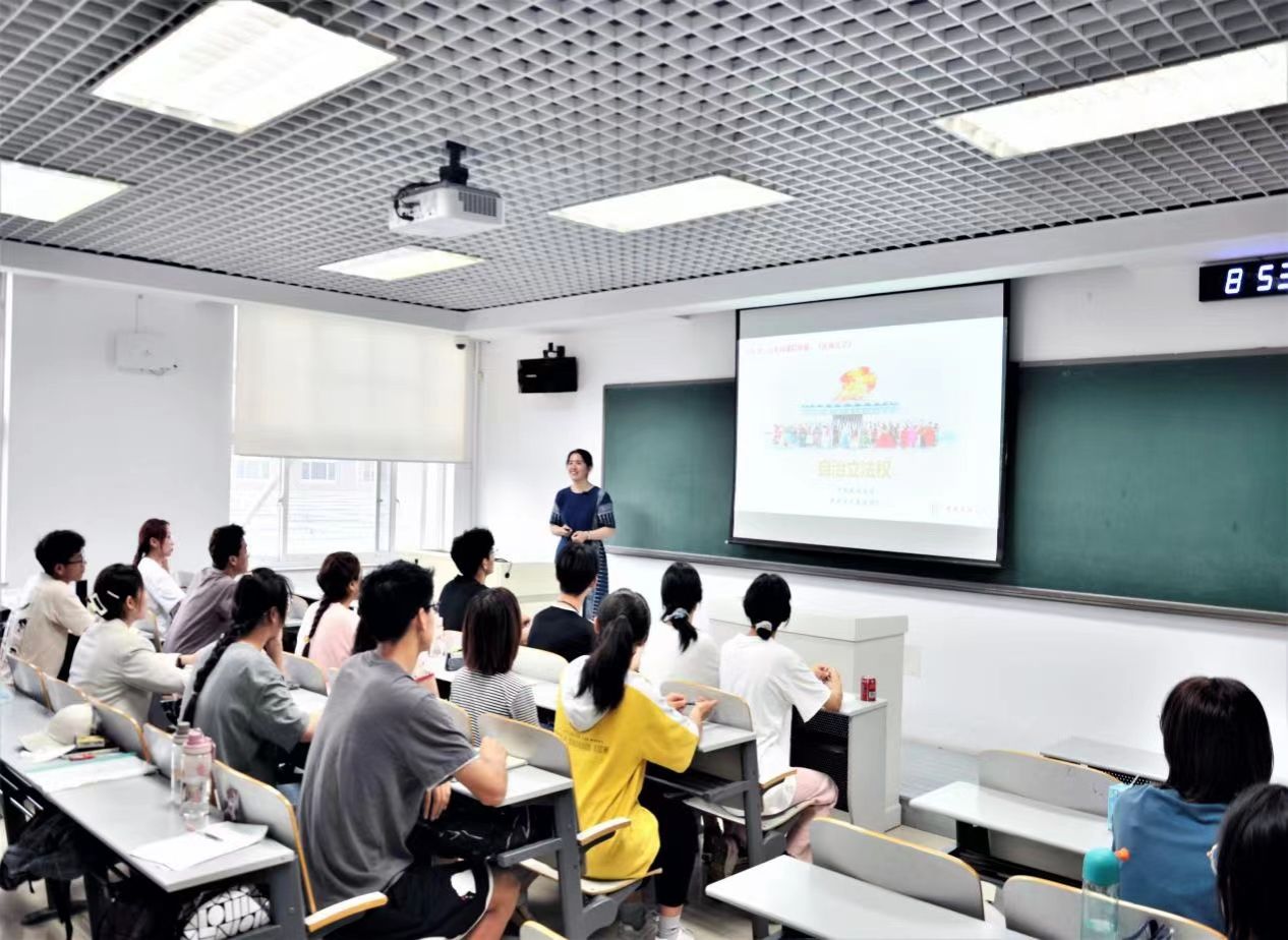 法学院田艳 | “向学生多说几句话！”