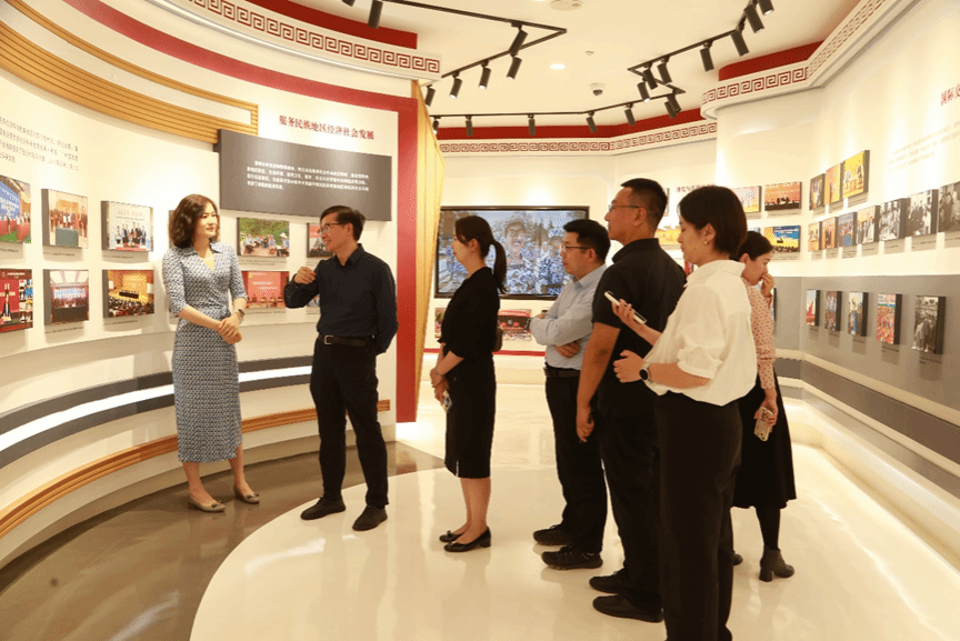 北京市委老干部局副局长于甲川到校调研交流