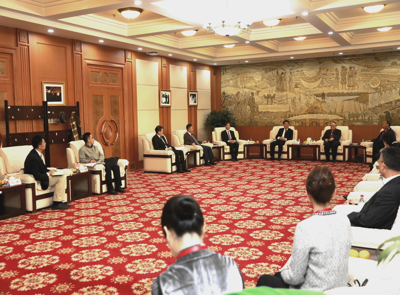 母校情缘一线牵 校友共话同窗情 ag真人试玩举办校友代表座谈会