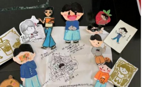 袖口的粉笔灰，是他与支教的“青春密码”