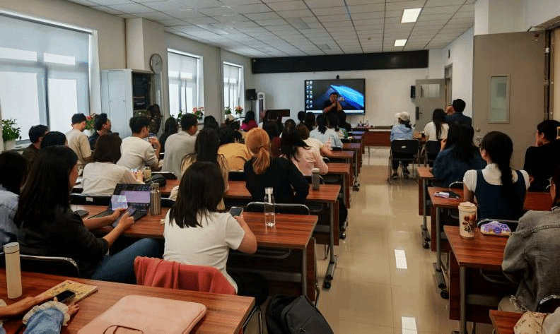 AI赋能科研：国际教育学院举办心理语言学实验室设备培训