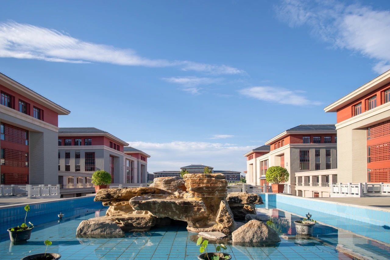 校领导在丰台校区与学生代表共进午餐共话成长