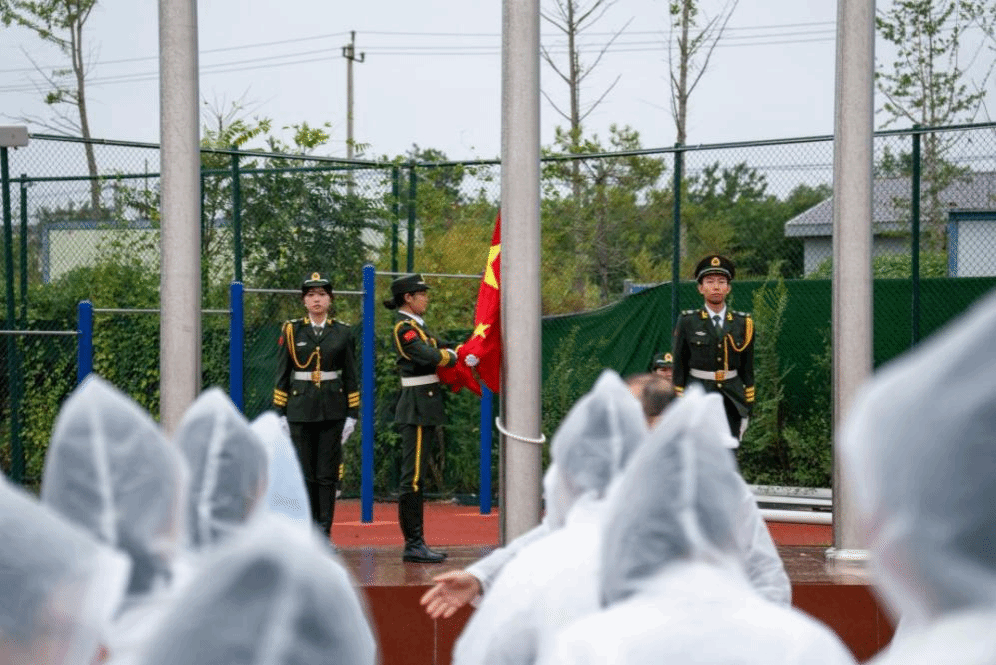 缅怀英烈,国旗下的“铸牢”课堂