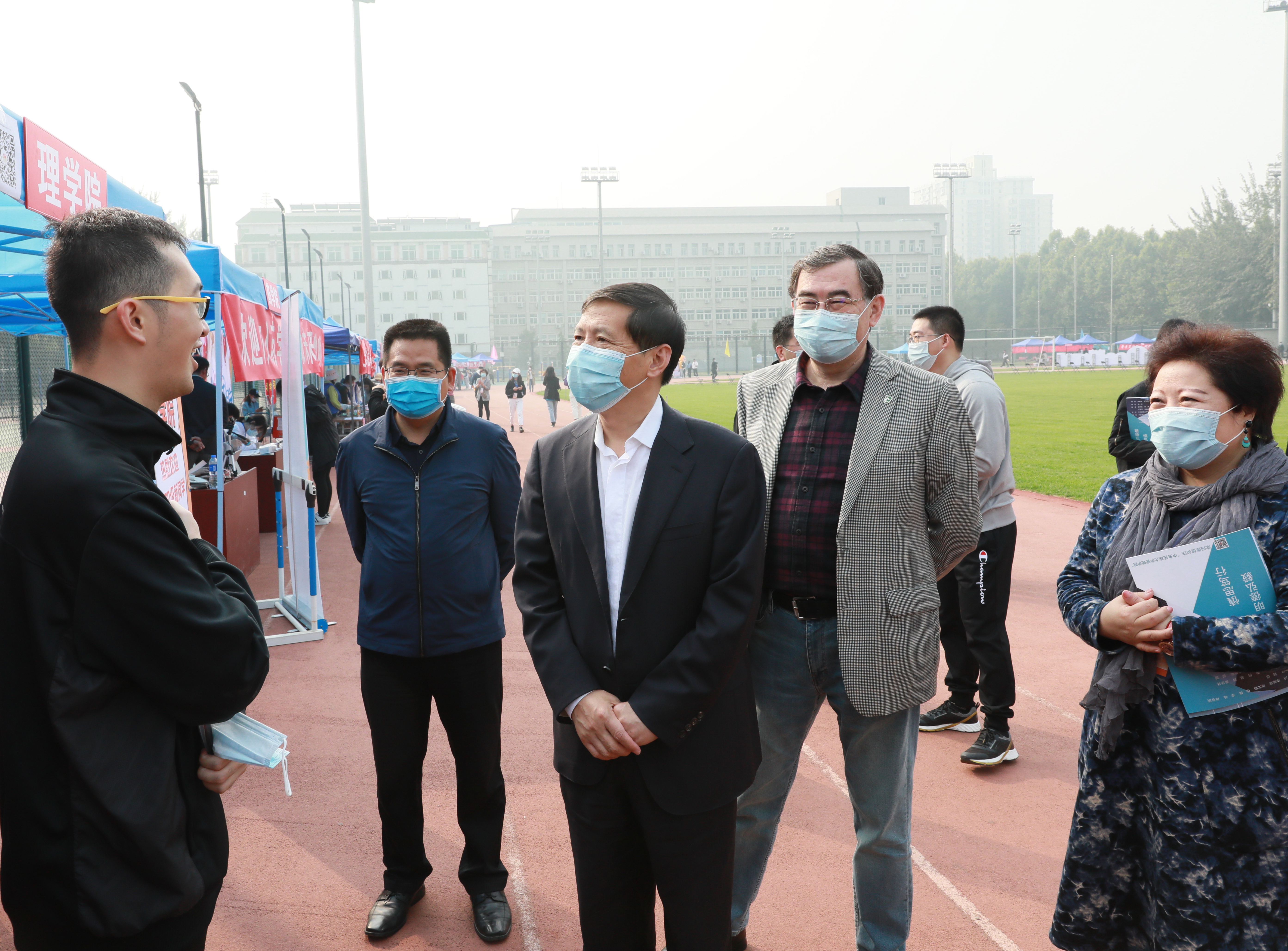 【现场直击】民大,我来了!2020级研究生新生报到