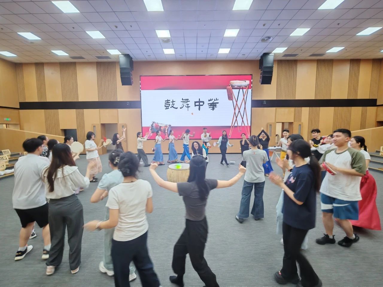 “从延安走来 舞动百年风华”红舞台实验剧场 ——庆祝中国共产党成立104周年系列活动