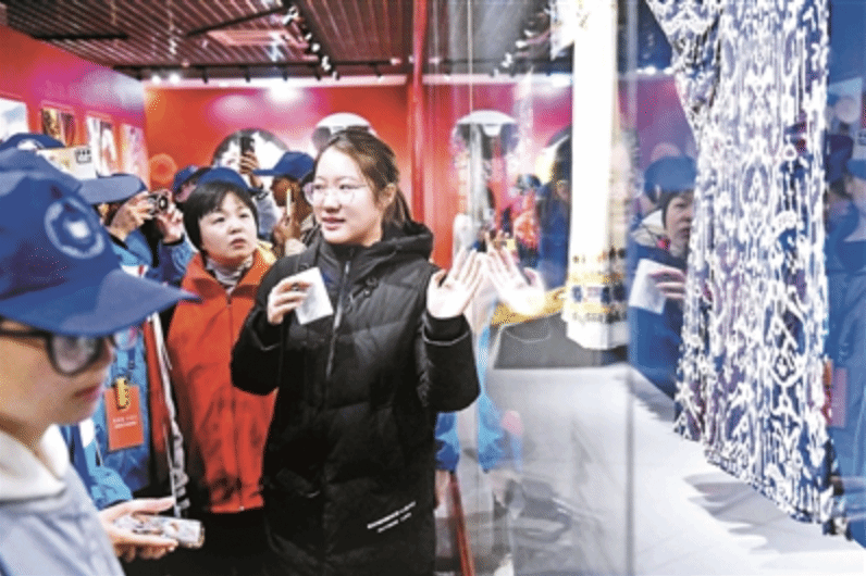 500余名师生先后加入ag真人试玩民博志愿者团队|22年接力 讲述民族团结的故事
